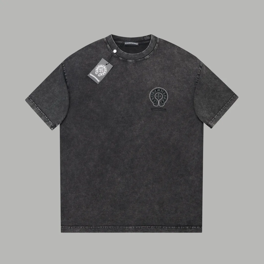 🅿️240 ✨CH✨🆕25SS spring and summer new style ✝Fresh rhinestone short sleeves Light luxury essential item for daily commuting for men and women Correct version Welcome to compare Detailed features · 280g 100% pure cotton double yarn jersey fabric · Custom dyed in the same vat, special thickened 32 count double-ply 1X1 thread · Imported Australian pearlescent diamonds✝patterns➕hardware nuts are stamped at high temperature. Ready-made garments are dyed, then faded and fried with snowflakes and frayed. Then washed to make them look old. General washing improves the effect · Double-needle stitching and seam-crossing process · Original main mark washed tag brand moisture-proof paper packaging Color: black/green/red/blue Size: S/M/L/XL
